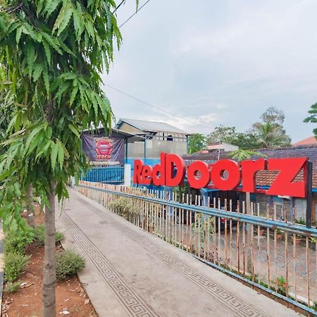 RedDoorz Syariah At Jl Pangeran Hidayatullah Cianjur Hotel Bagian luar foto