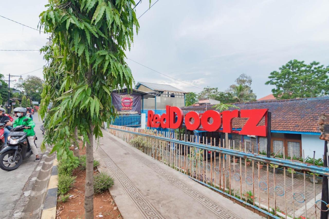 RedDoorz Syariah At Jl Pangeran Hidayatullah Cianjur Hotel Bagian luar foto